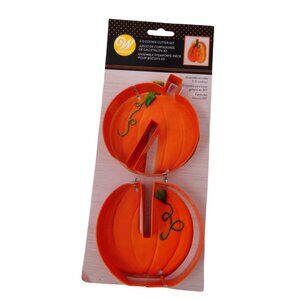 Wilton 3D 3 D Pumpkin Cookie Cutter Set New Stand Up Interlocking Circle Decor